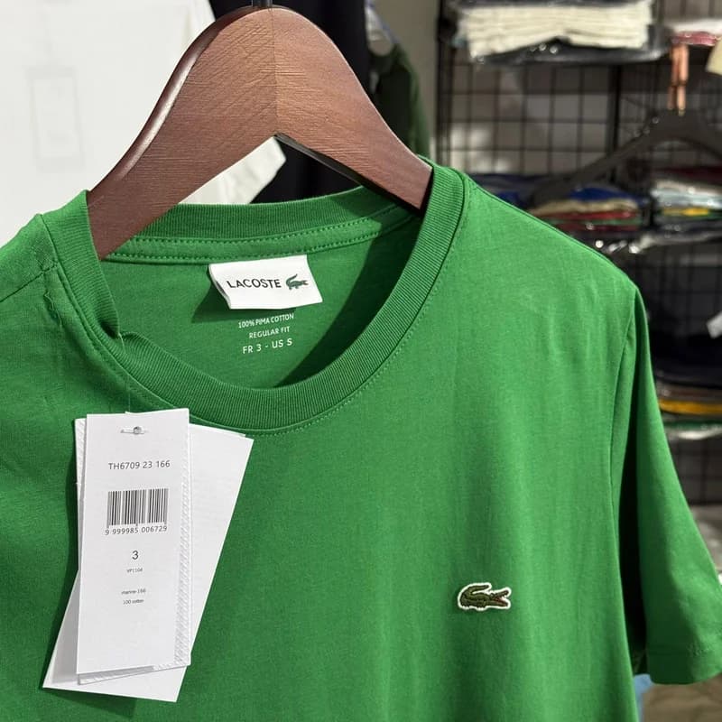 Camiseta Basica Lacoste cor verde bandeira