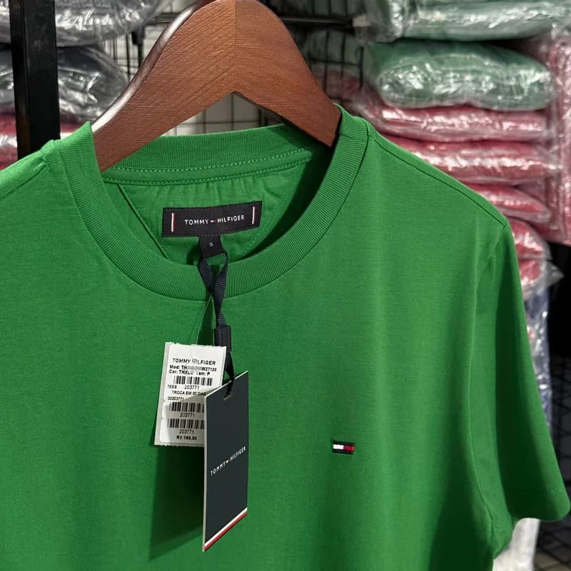 Camiseta Basica Tommy Hilfiger cor Verde Bandeira