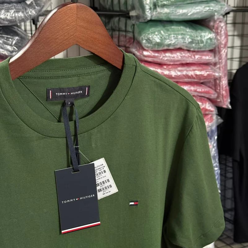 Camiseta Basica Tommy Hilfiger cor Verde Militar