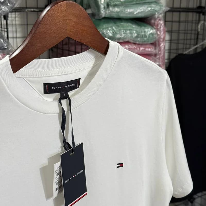Camiseta Basica Tommy Hilfiger cor Branca