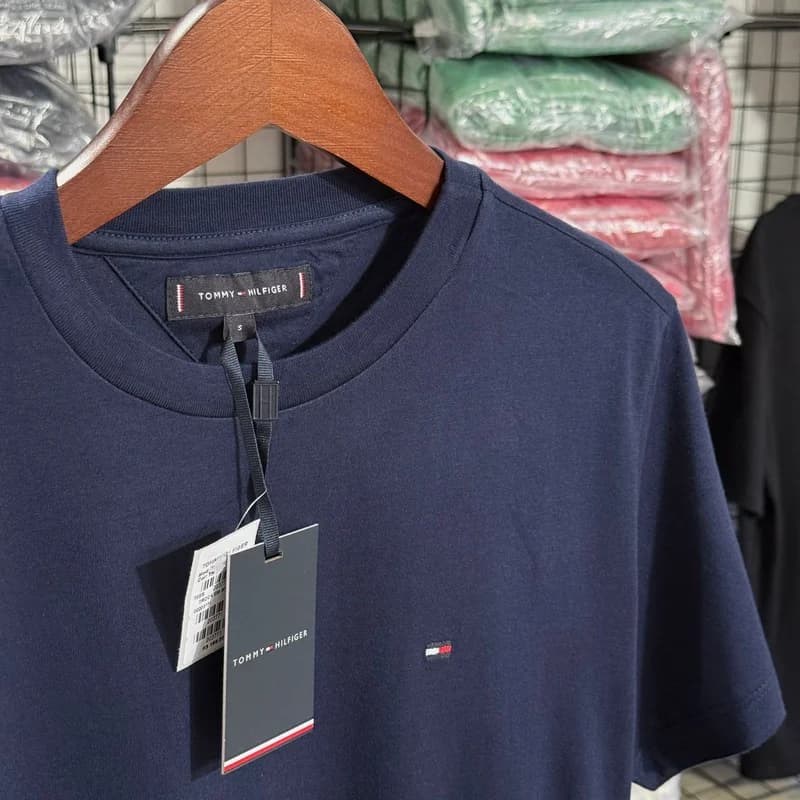Camiseta Basica Tommy Hilfiger cor Azul Marinho
