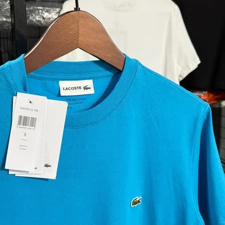 Camiseta Basica Lacoste cor azul turquesa